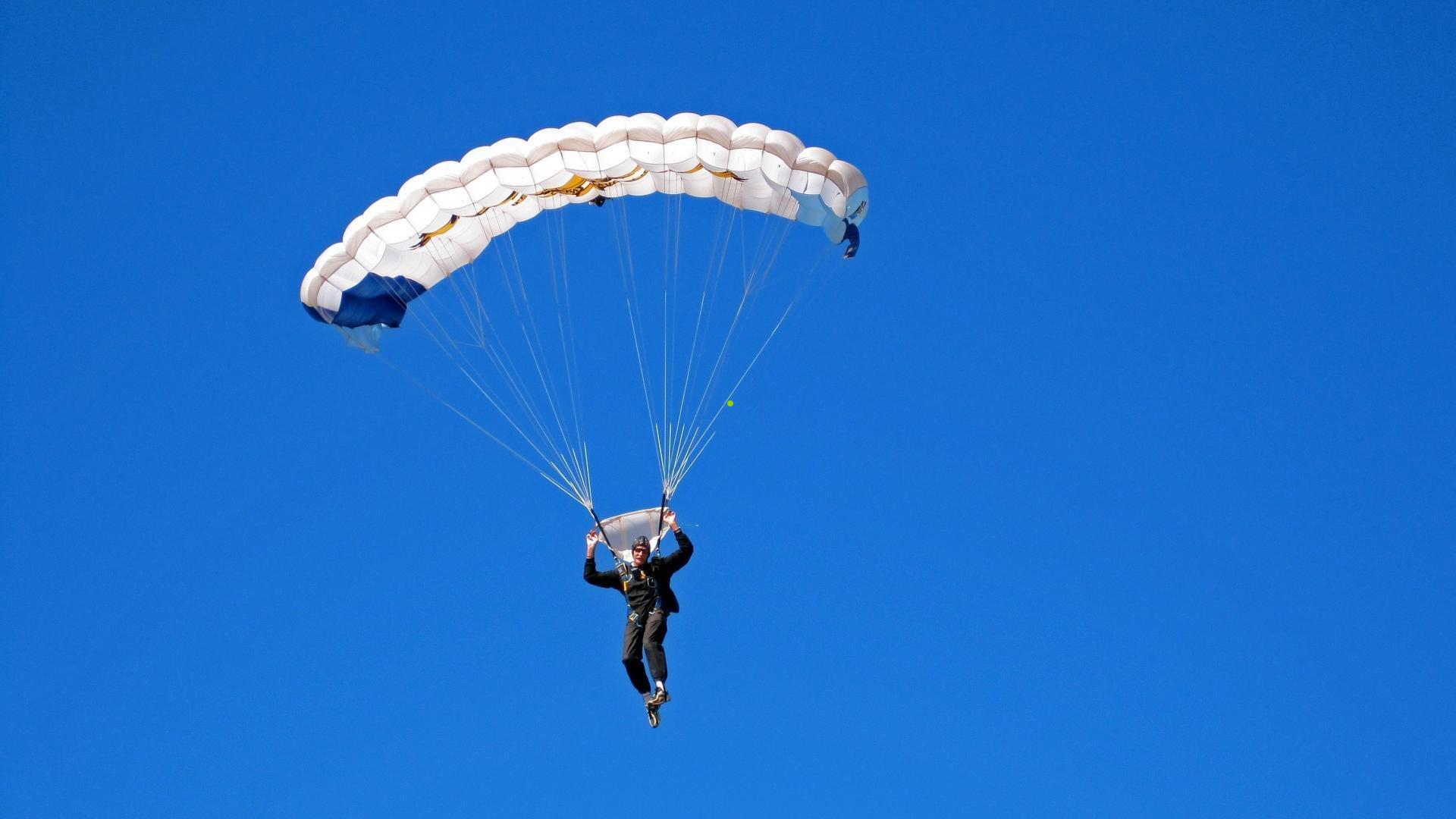 本泽马心中的足球传奇，评选历史最佳十一人阵容引热议